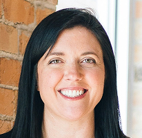 Sophie Hartwell, responsável de atendimento ao cliente, retrato da equipa de serviço